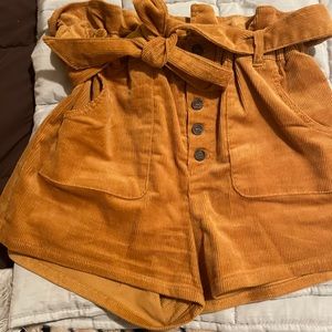 Mustard Corduroy 💛 stretchy short.